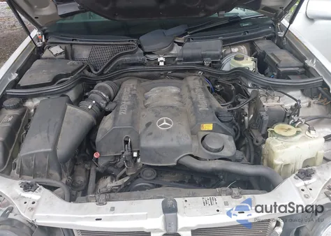 1999 Mercedes-Benz E 320 из США, поврежденный, VIN WDBJF65H9XA809911